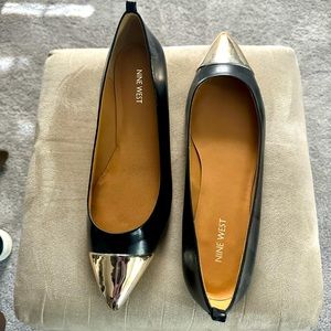 Nine West gold/black flats